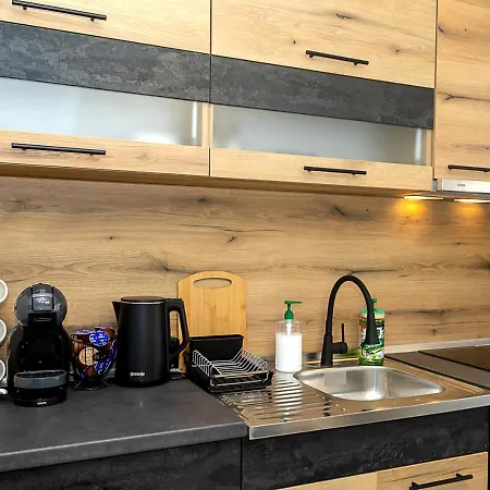 Bright One-bedroom Flat With Balcony I Quiet Area By Flat Mаnаger * فارنا