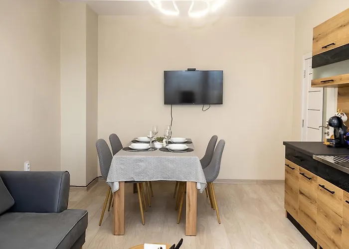 Bright One-bedroom Flat With Balcony I Quiet Area By Flat Mаnаger * فارنا