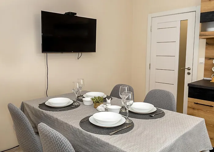 Bright One-bedroom Flat With Balcony I Quiet Area By Flat Mаnаger * فارنا