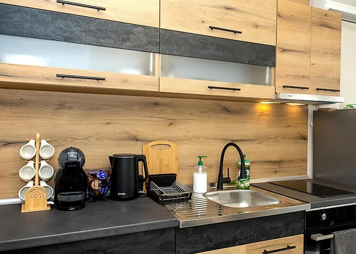 Bright One-bedroom Flat With Balcony I Quiet Area By Flat Mаnаger * فارنا