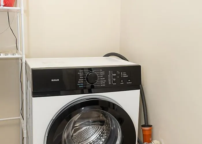 Bright One-bedroom Flat With Balcony I Quiet Area By Flat Mаnаger * فارنا